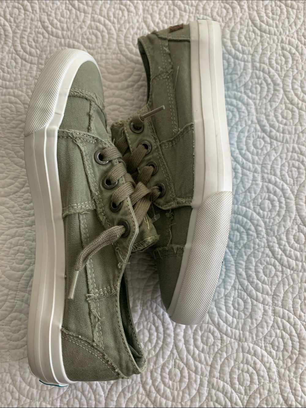 Blowfish tennis shoes pale green size 8 - Picture 2 of 6